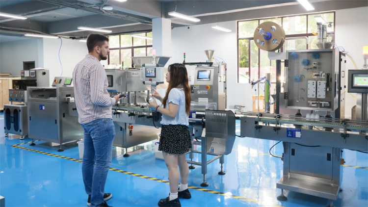 氏. デイヴドがエミー・リューと語る, Jinlu のクライアント サービス マネージャー