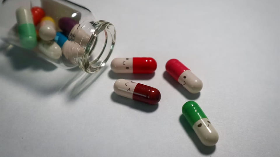 Çeşitli renklerde İlaç Kapsülleri
