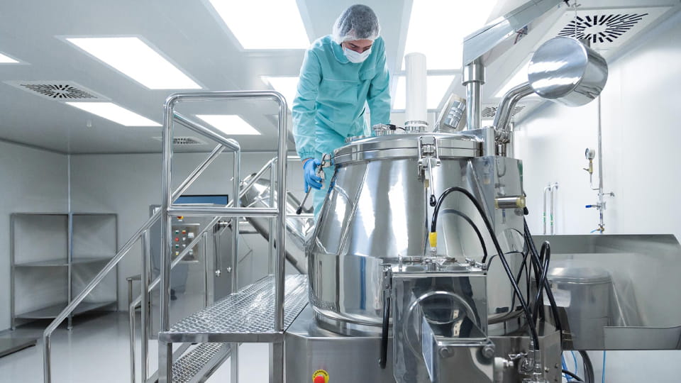 Ανοξείδωτες δεξαμενές και σωληνώσεις σε φαρμακευτική εταιρεία