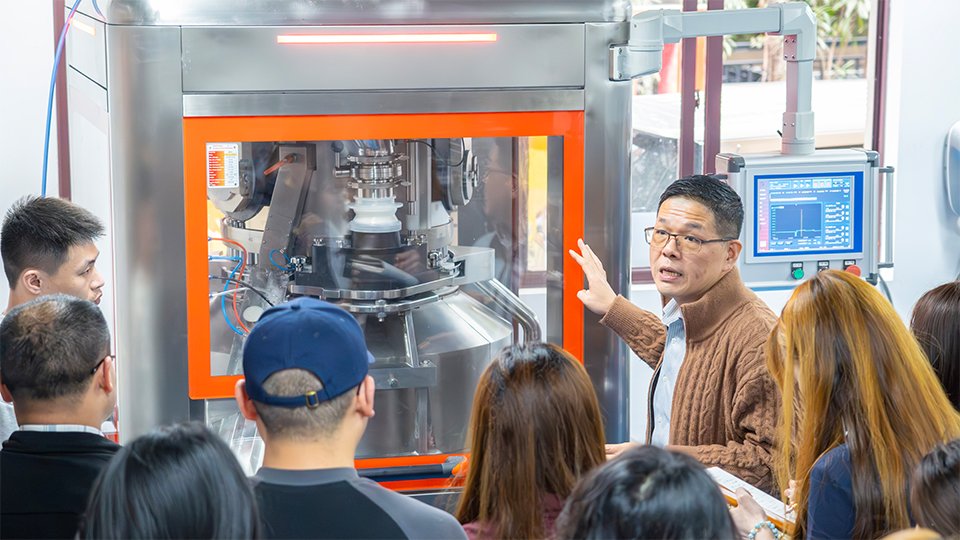 CEO'muz meslektaşlarını eğitiyor