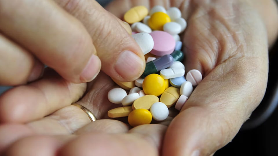 Woman holding pills in her hands