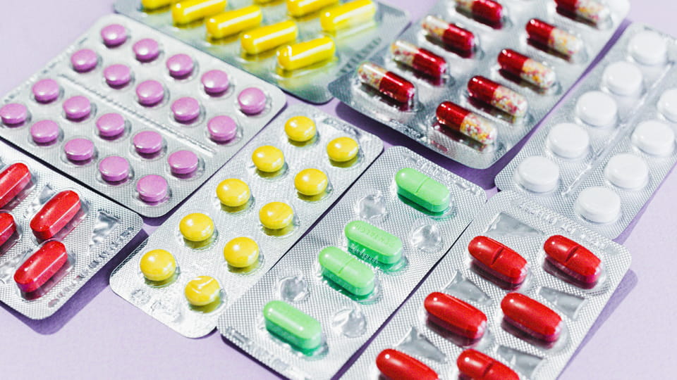 capsules and tablets in thermoformed blister packs