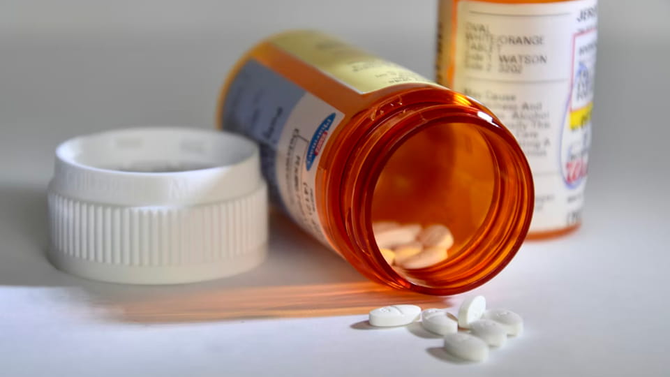 Advantages of Bulk Packaging-tablets in bottle with cap