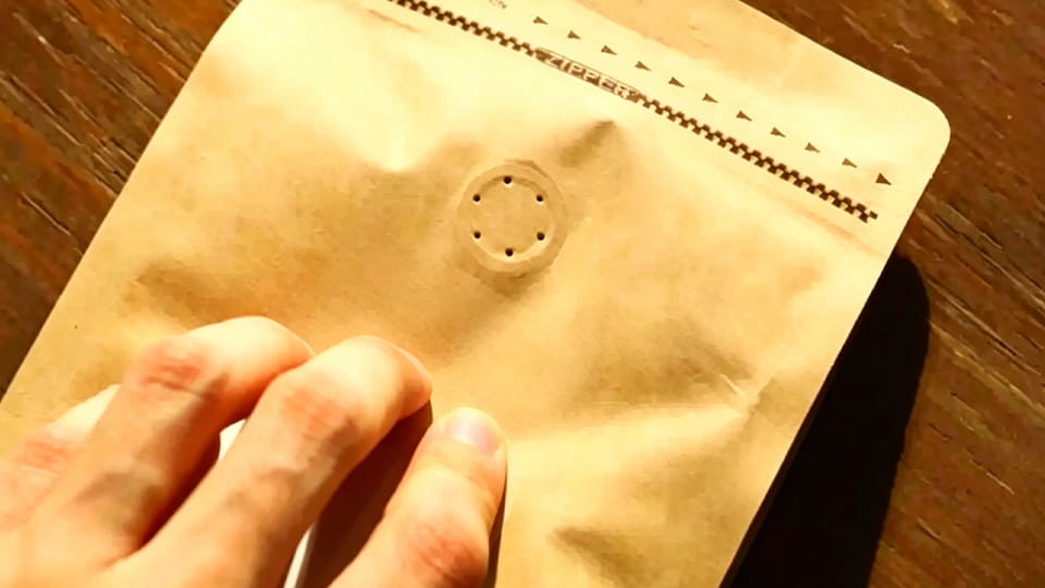coffee Packaging Features with one-way degassing valve