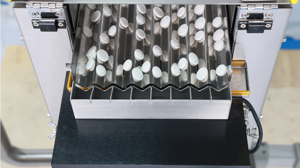 A photoelectric (و) counter uses simple light-beam sensors to detect pills