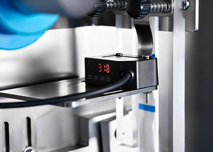 Photoelectric Tracking in desiccant inserter