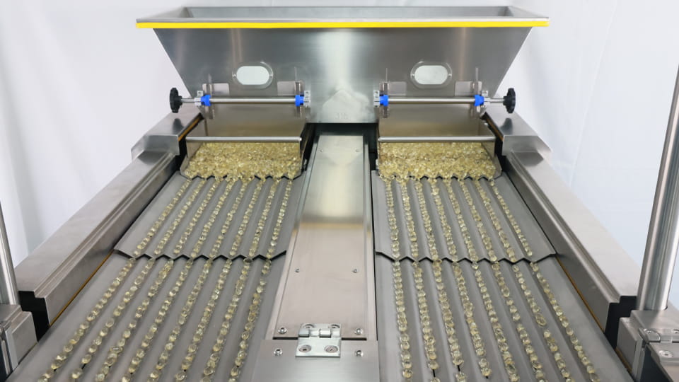 Transparent Softgel Capsules Are Best Counted by Vision counter