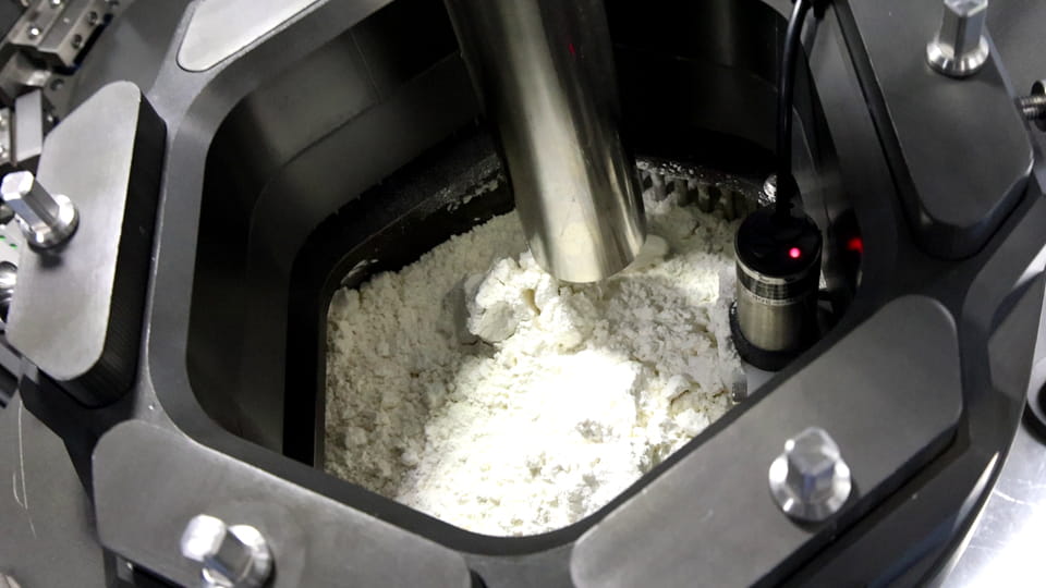 Herbal supplement powder feed into automatic capsule filling machine