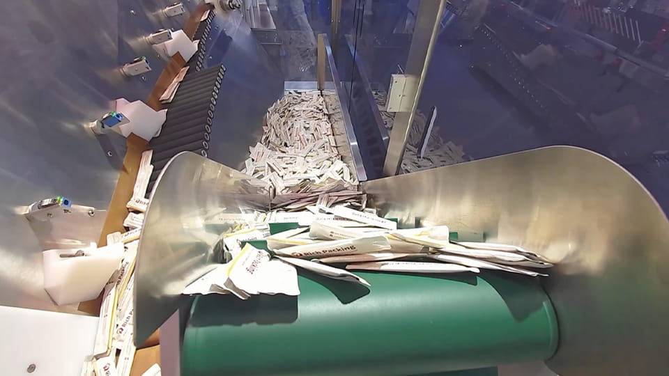 Pouch Sorting Machine-Pouch Feeding