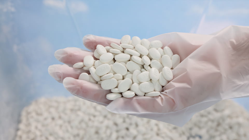 Tablet weight variation quality inspection showing pharmaceutical tablets being checked for weight uniformity during tablet manufacturing.