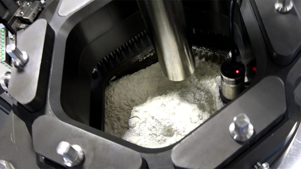 Actual powder trial inside a capsule filling machine to evaluate formulation compatibility and filling performance