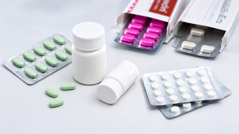 Tablet packaging systems including bottles and blister packs for product protection and packaging verification