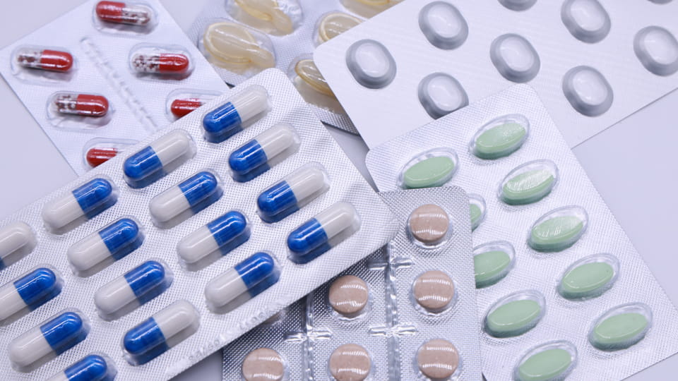 Pharmaceutical blister packs containing tablets and capsules in different cavity and packaging configurations.